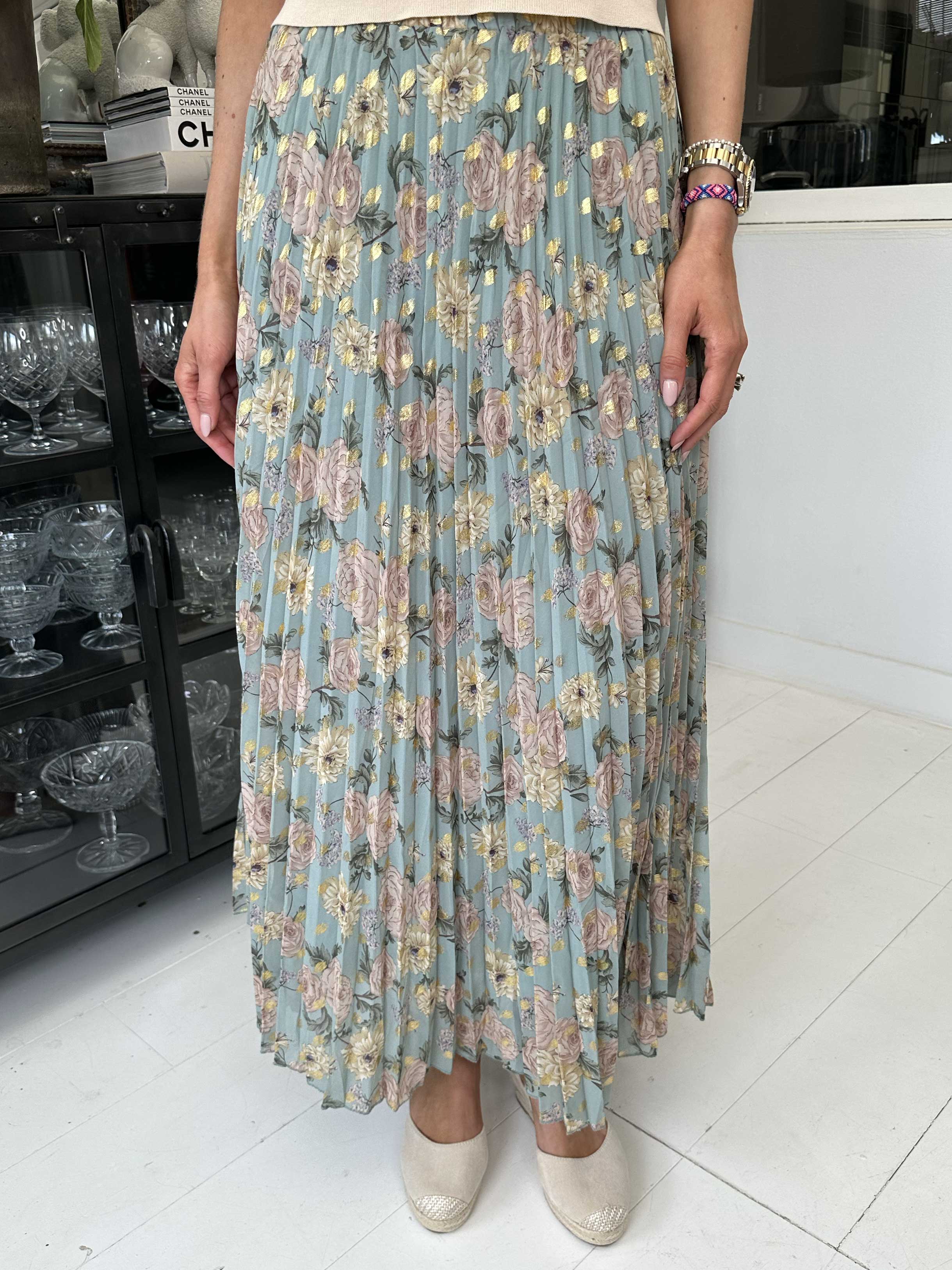 Josefine - Söt plisserad kjol med blommigt mönster